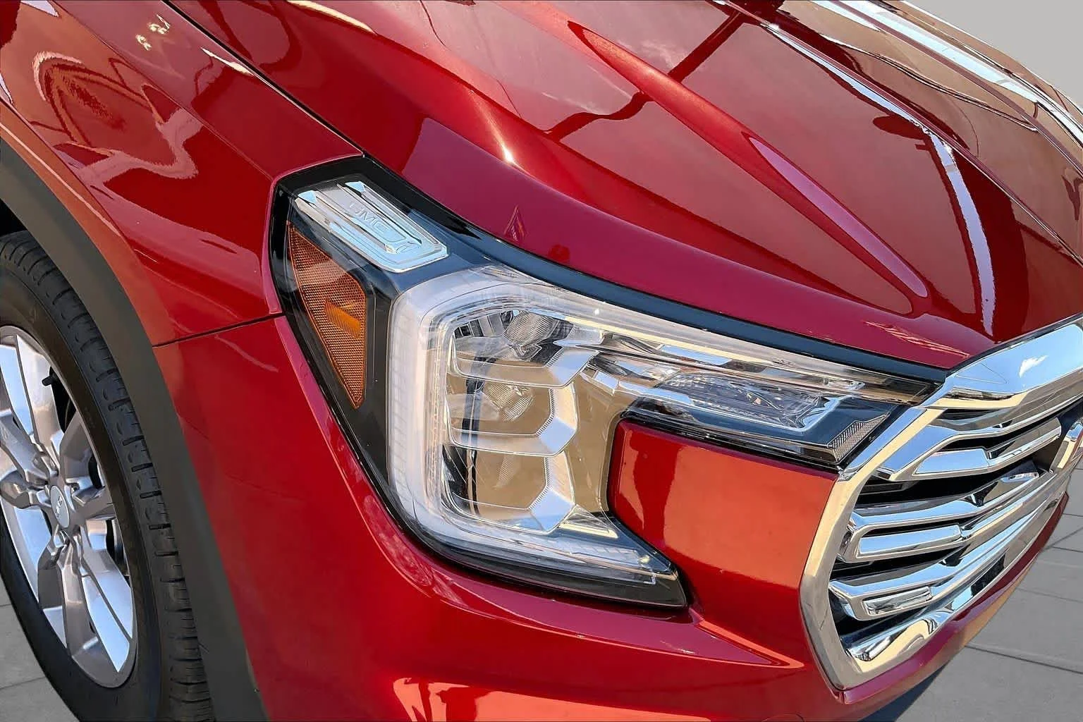 Certified Used 2023 VOLCANIC RED TINTCOAT GMC SLT image 26