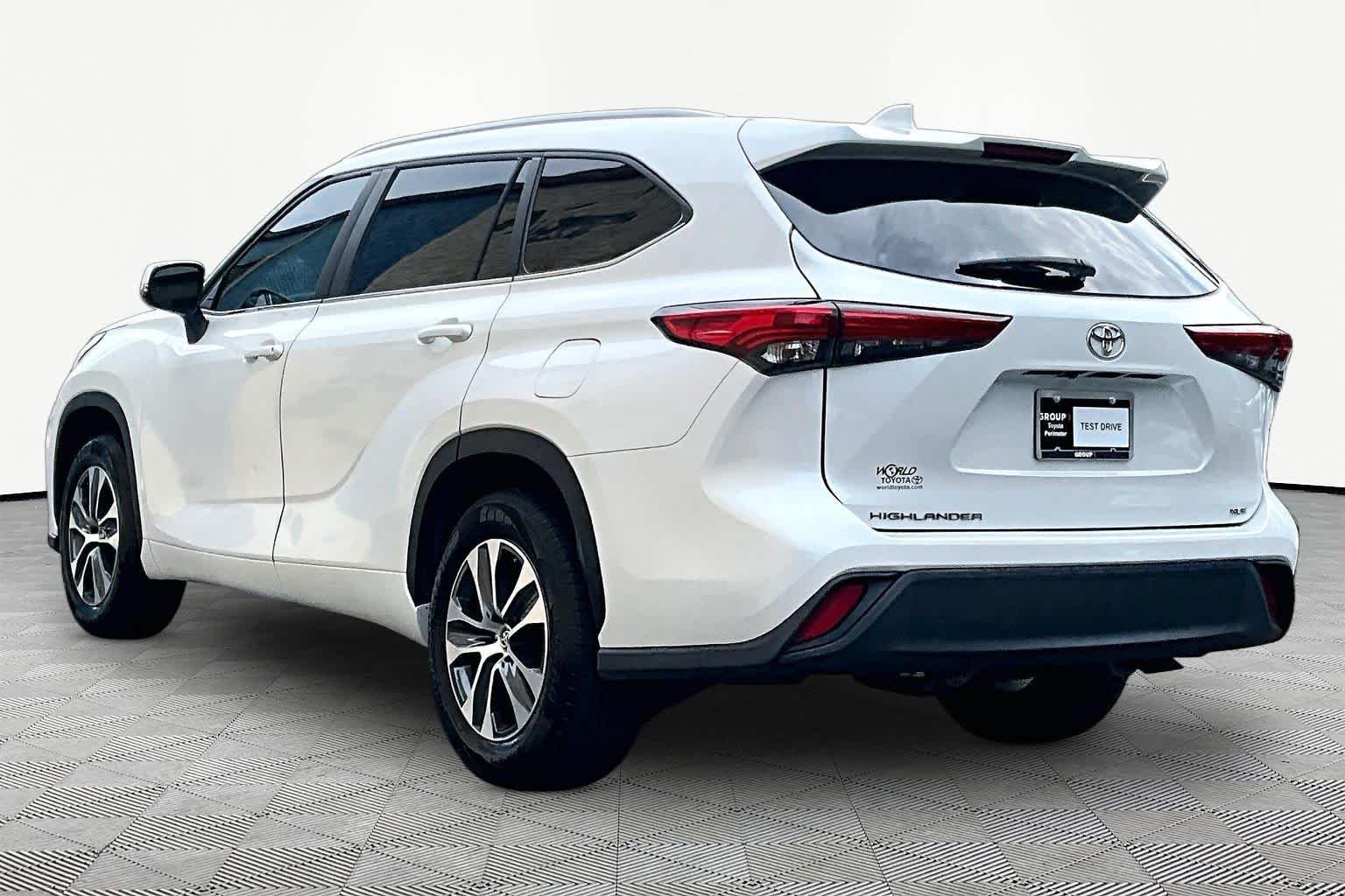 Used 2023 Wind Chill Pearl Toyota XLE image 12