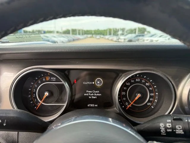 Used 2018 White Jeep Sahara image 14