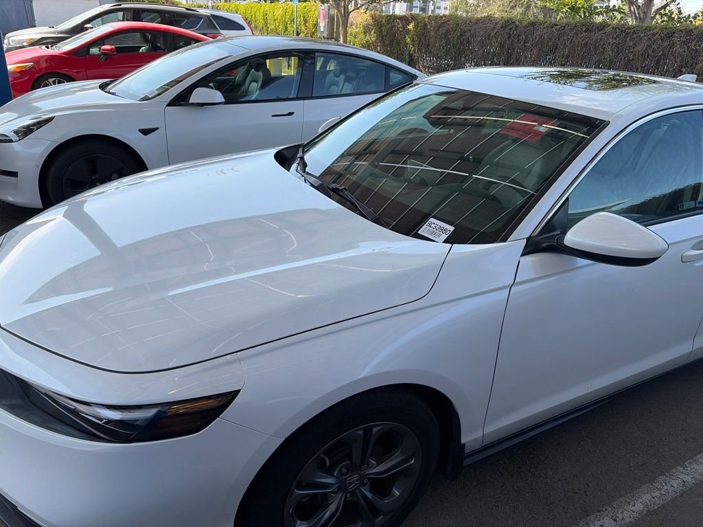 Used 2023 White Honda EX image 5
