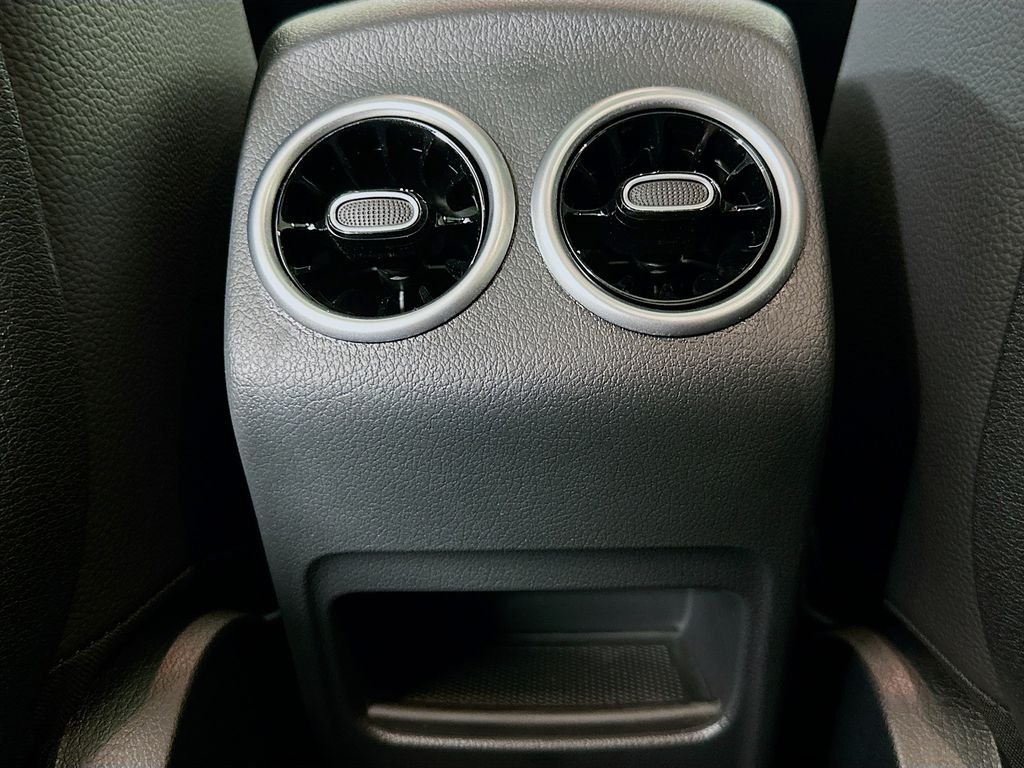 New 2026 Polar White Mercedes-Benz GLB 250 image 26