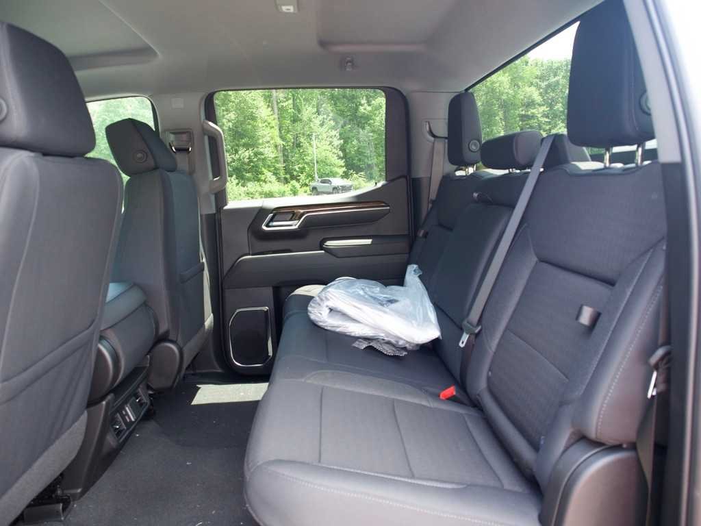 New 2026 Sterling Metallic GMC Elevation image 14