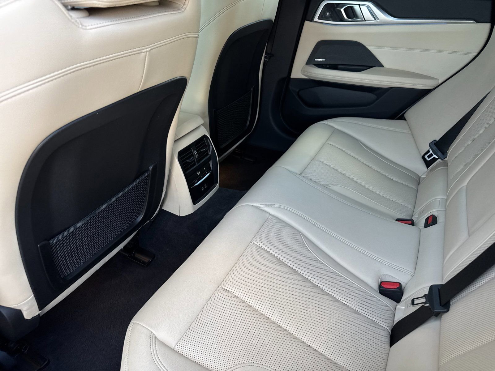 Used 2023 Gray BMW eDrive40 image 11
