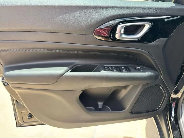 New 2026 Black Jeep Latitude image 20