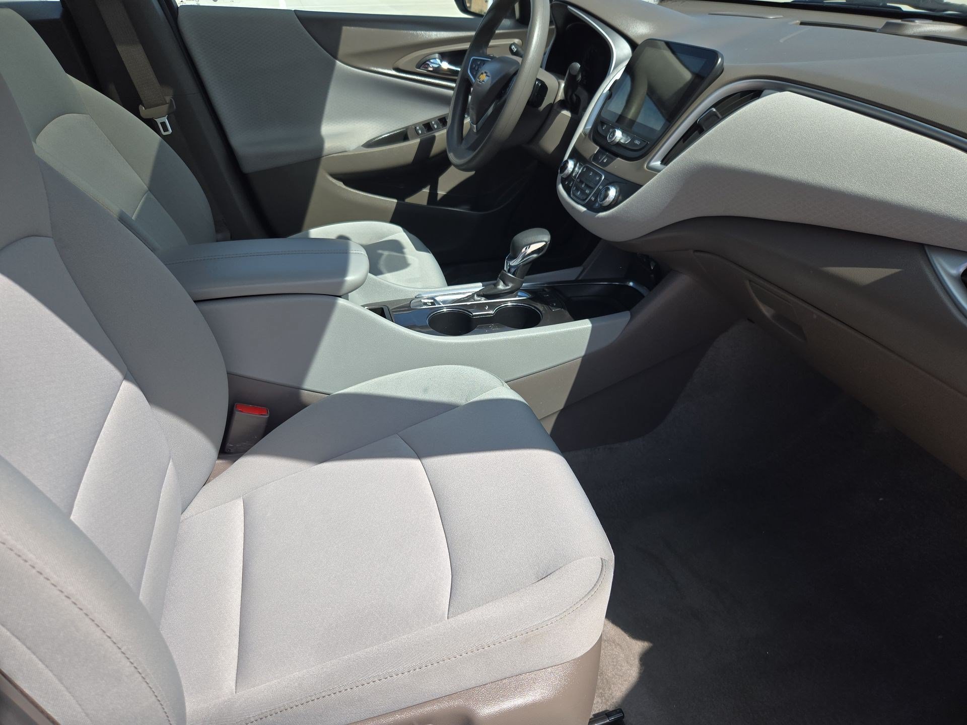 Used 2024 Summit White Chevrolet LT image 30