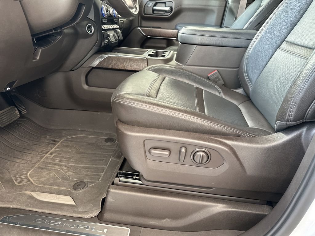 Used 2022 White GMC Denali image 15