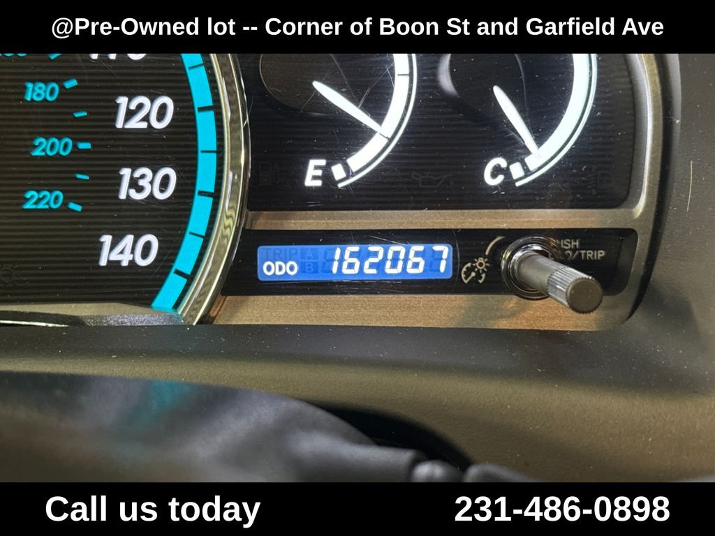 Used 2010  Toyota Base image 21