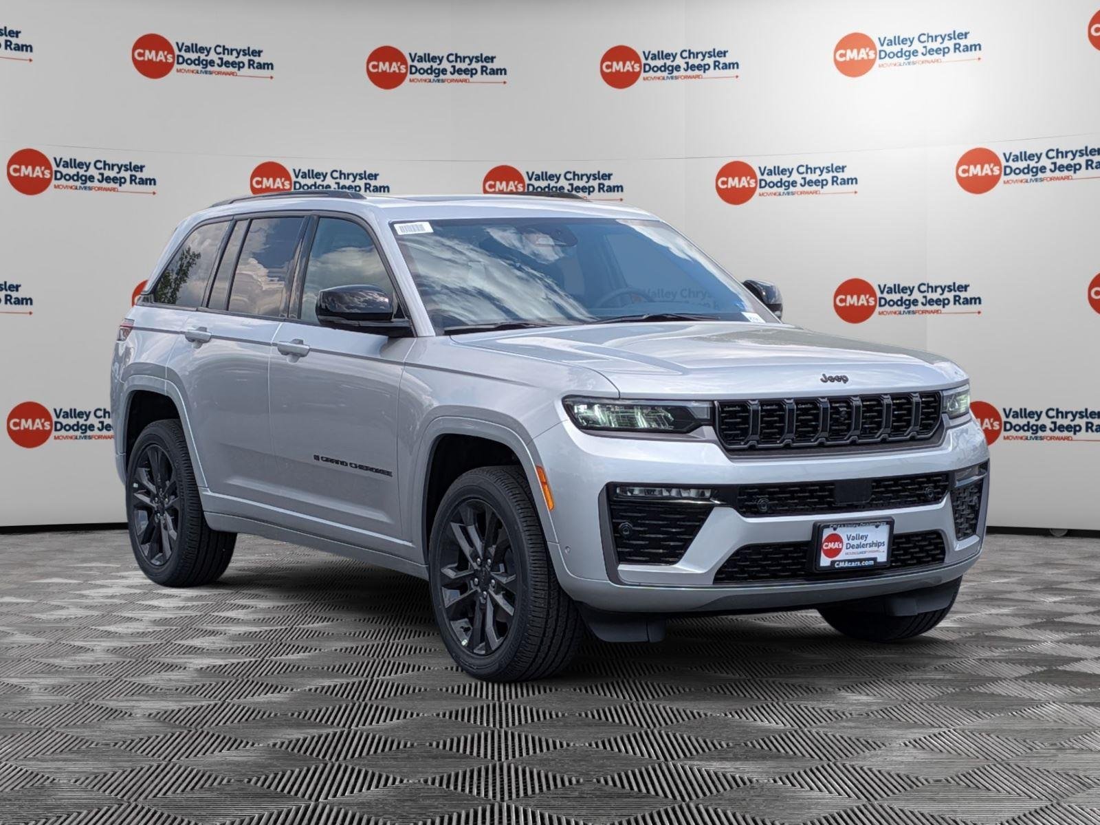New 2026 Silver Zynith Exterior Paint Jeep Limited Reserve image 3