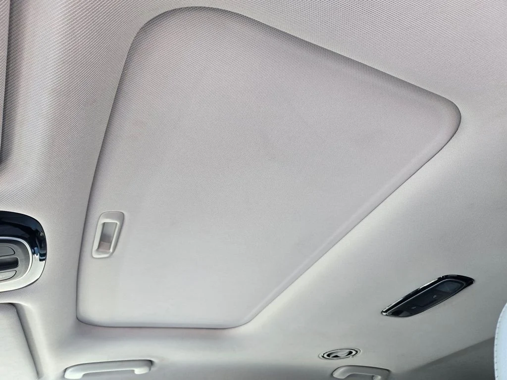 Used 2021 White Hyundai SEL image 12
