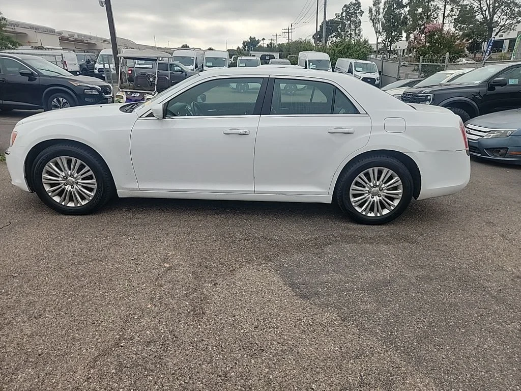 Used 2013 White Chrysler Base image 8