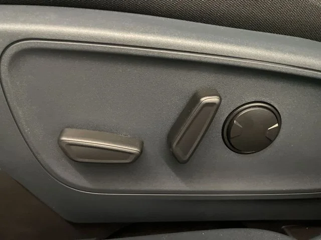 New 2026 Carbonized Gray Metallic Ford XLT image 12