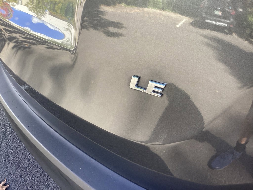 Used 2015 Gray Toyota LE image 16