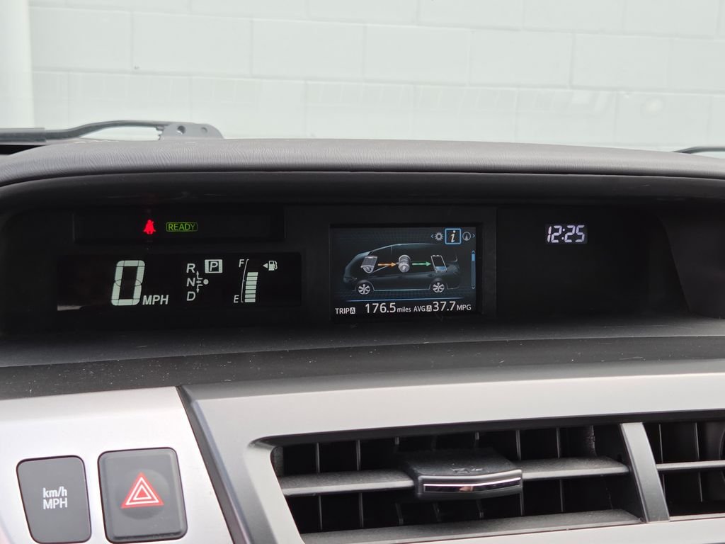 Used 2015 Black Toyota Three image 23