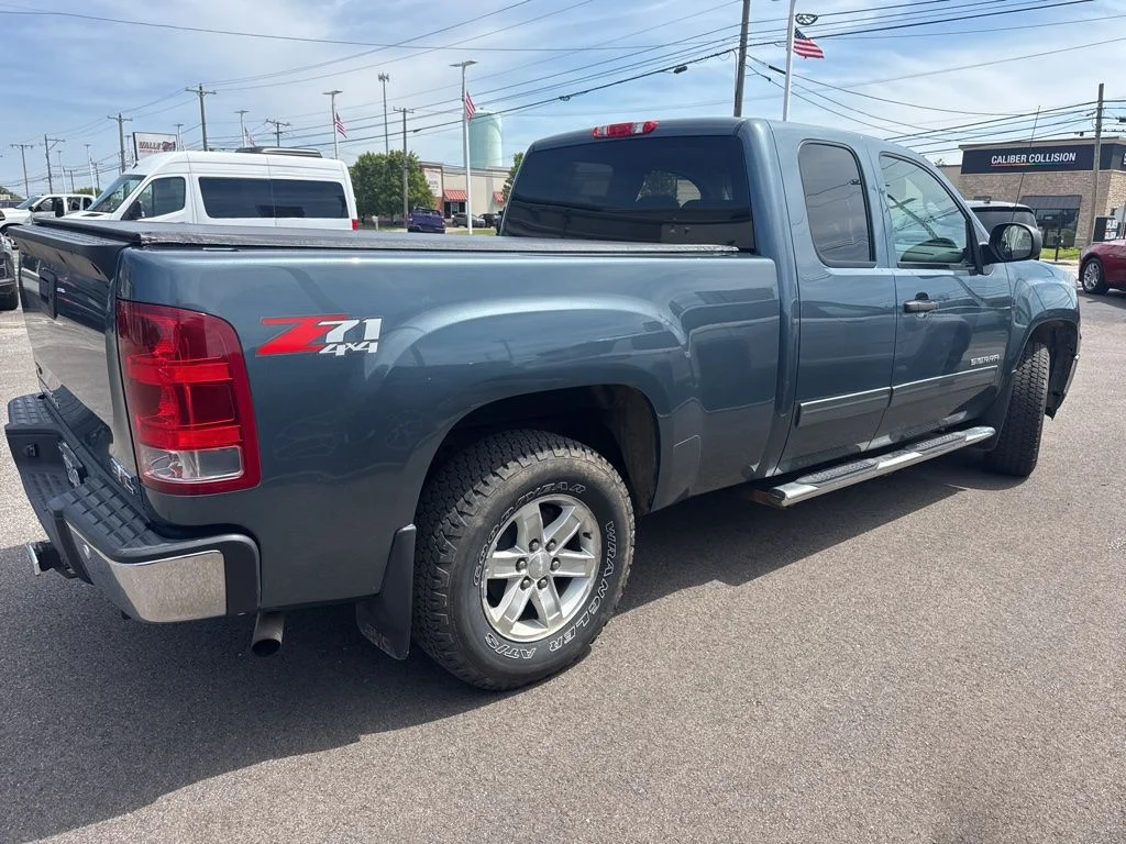 Used 2011 Gray GMC SLE image 6