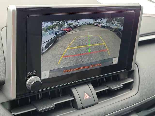 2025 Toyota RAV4 XLE - Photo 30
