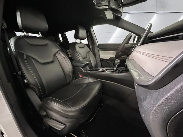 Used 2025 White Jeep Limited image 14