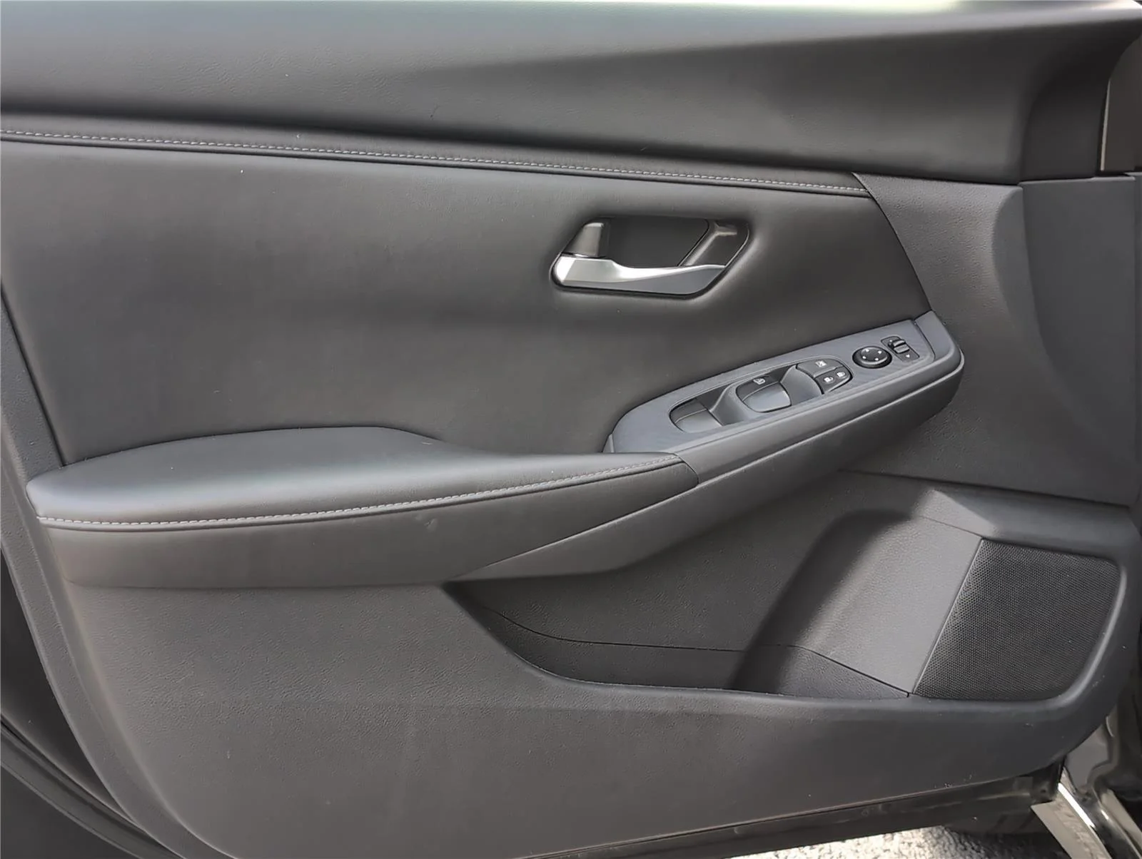 Used 2024 Super Black Nissan SV image 19