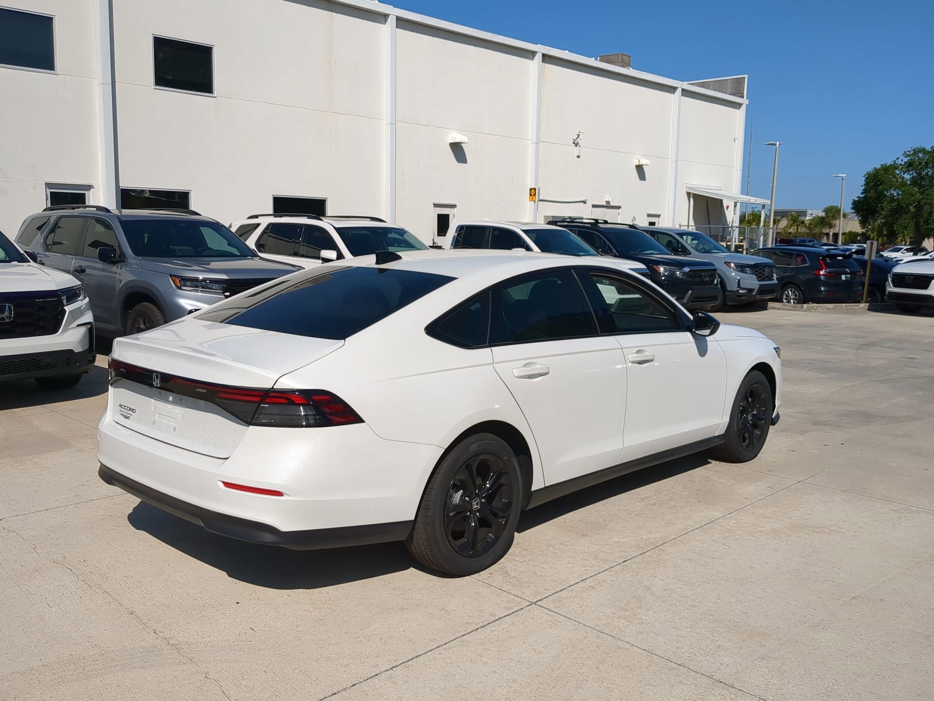 2025 Honda Accord SE - Photo 6