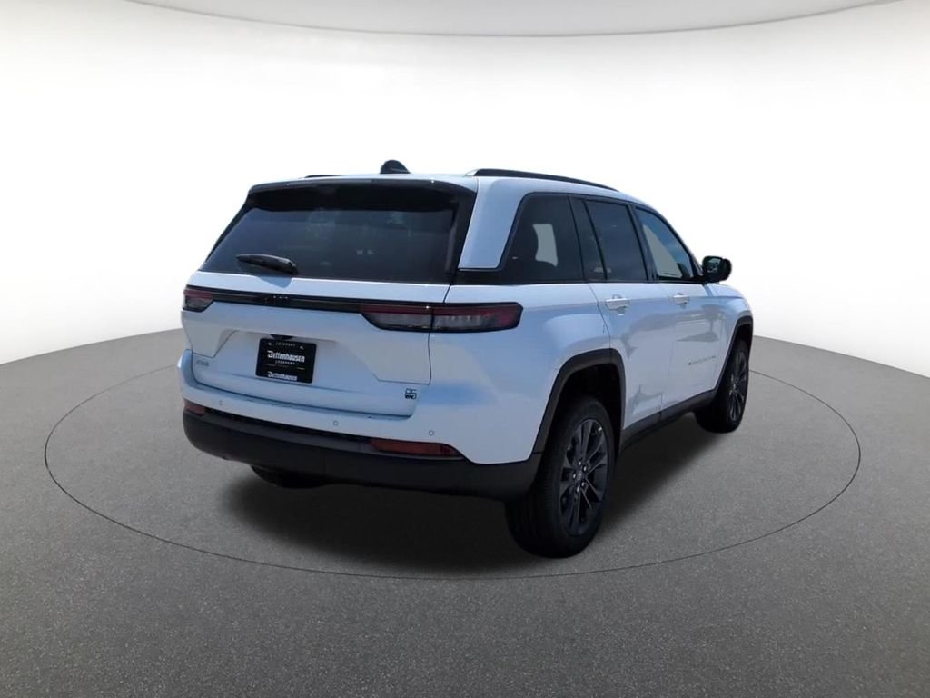 New 2026 White Jeep  image 9