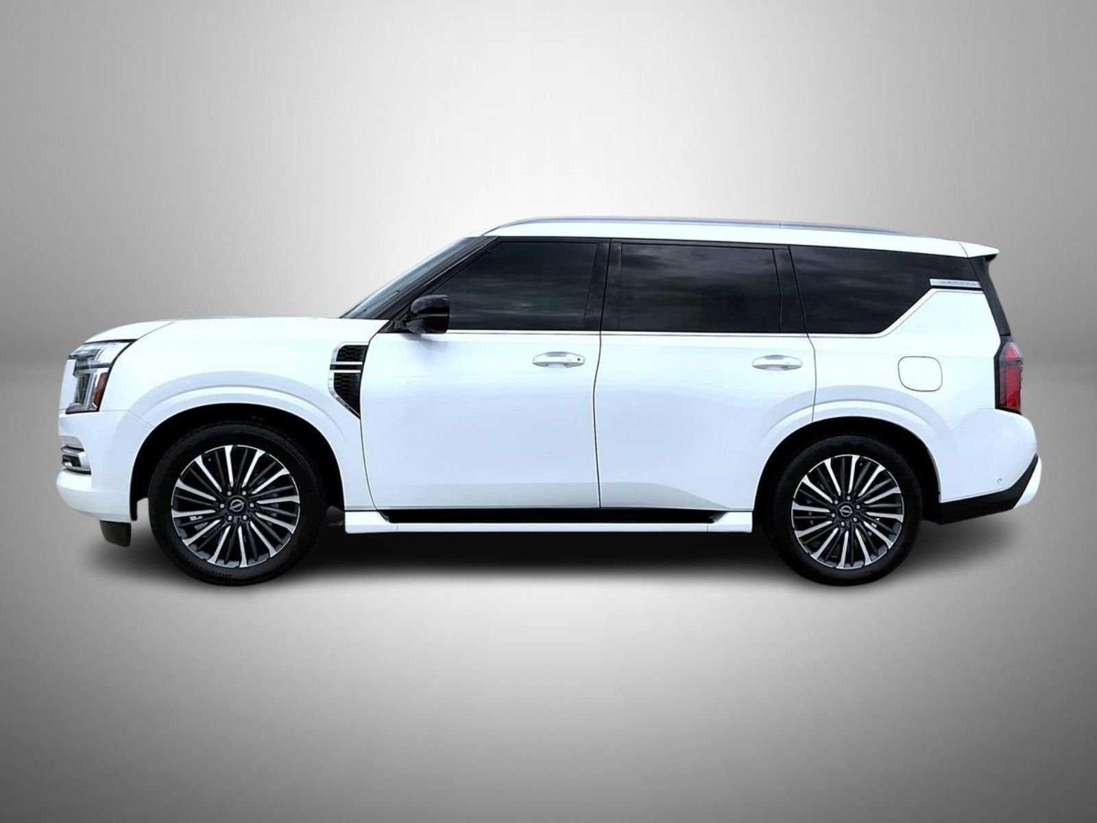 Used 2025 White Nissan Platinum Reserve image 8