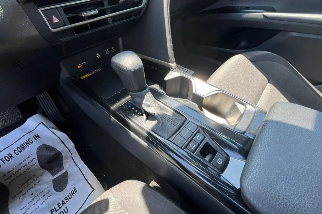Used 2025 White Toyota LE image 30