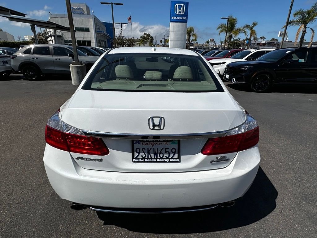 Used 2015 White Orchid Pearl Honda Touring image 4