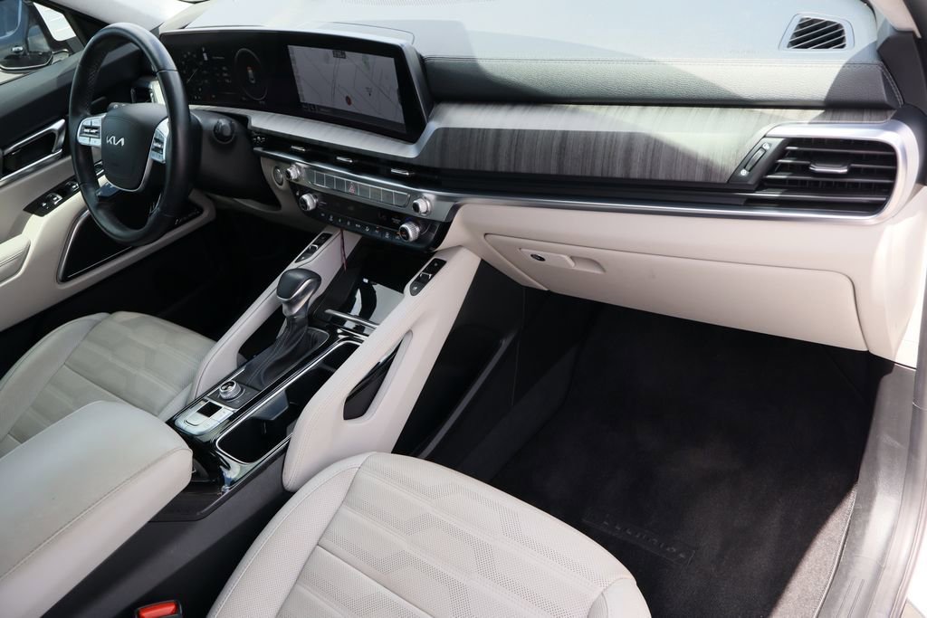 Used 2023 White Kia SX Prestige image 34