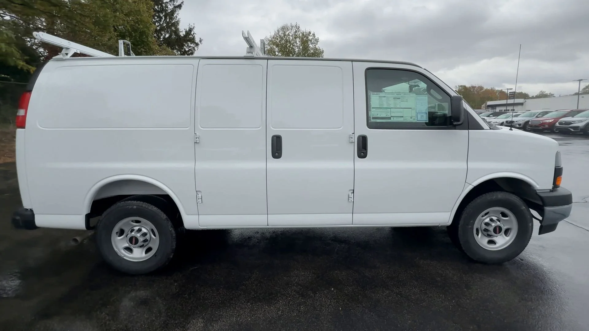 New 2025 Summit White GMC Work Van image 9
