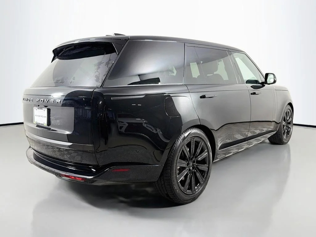 New 2026 Santorini Black Land Rover SE 7 Seats image 5