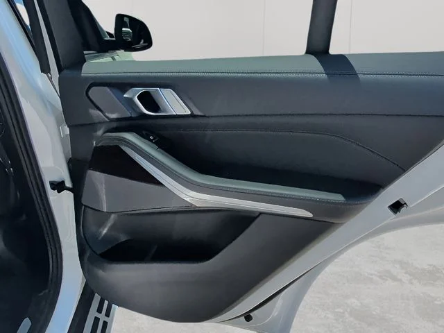 2025 BMW X5 50e - Photo 50