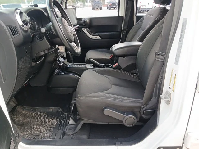 Used 2018 White Jeep Unlimited Sahara image 34