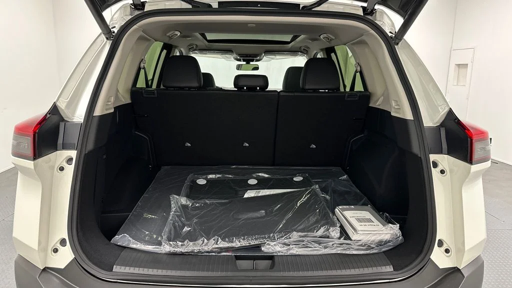 Used 2023 White Nissan SV image 13