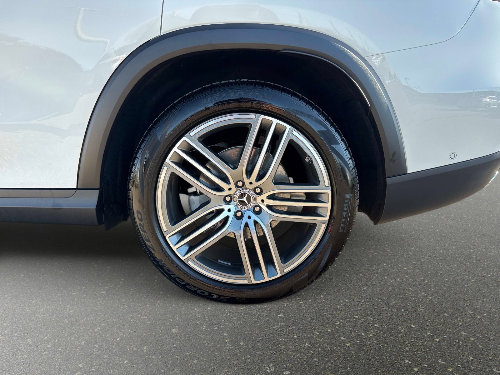 New 2026 Polar White Mercedes-Benz 450 4MATIC® SUV image 10
