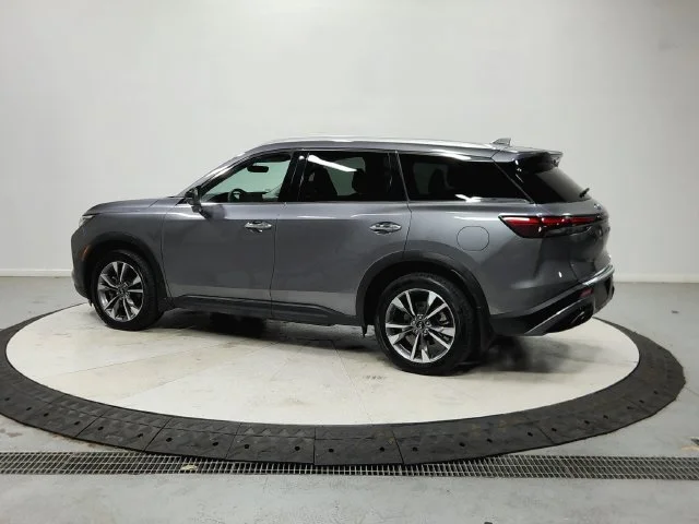Used 2023 Gray INFINITI LUXE image 6