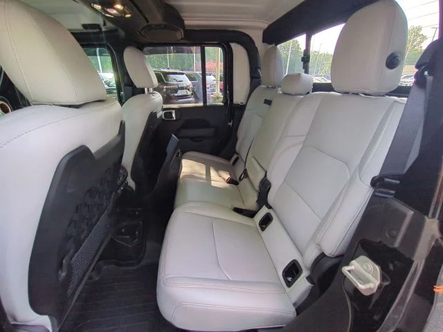 Used 2023 Black Jeep Mojave image 27