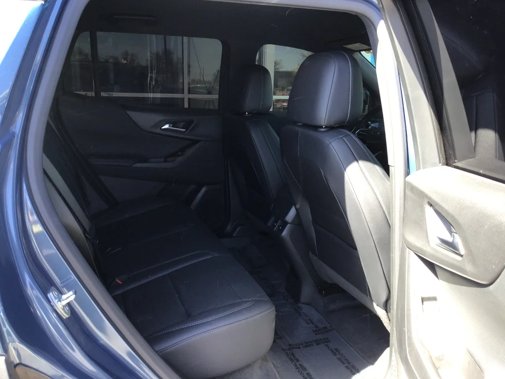 Used 2025 Lakeshore Blue Metallic Chevrolet LT image 7