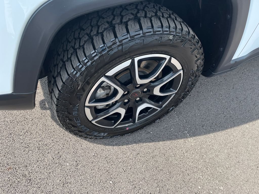 Used 2025 White Jeep Trailhawk image 9