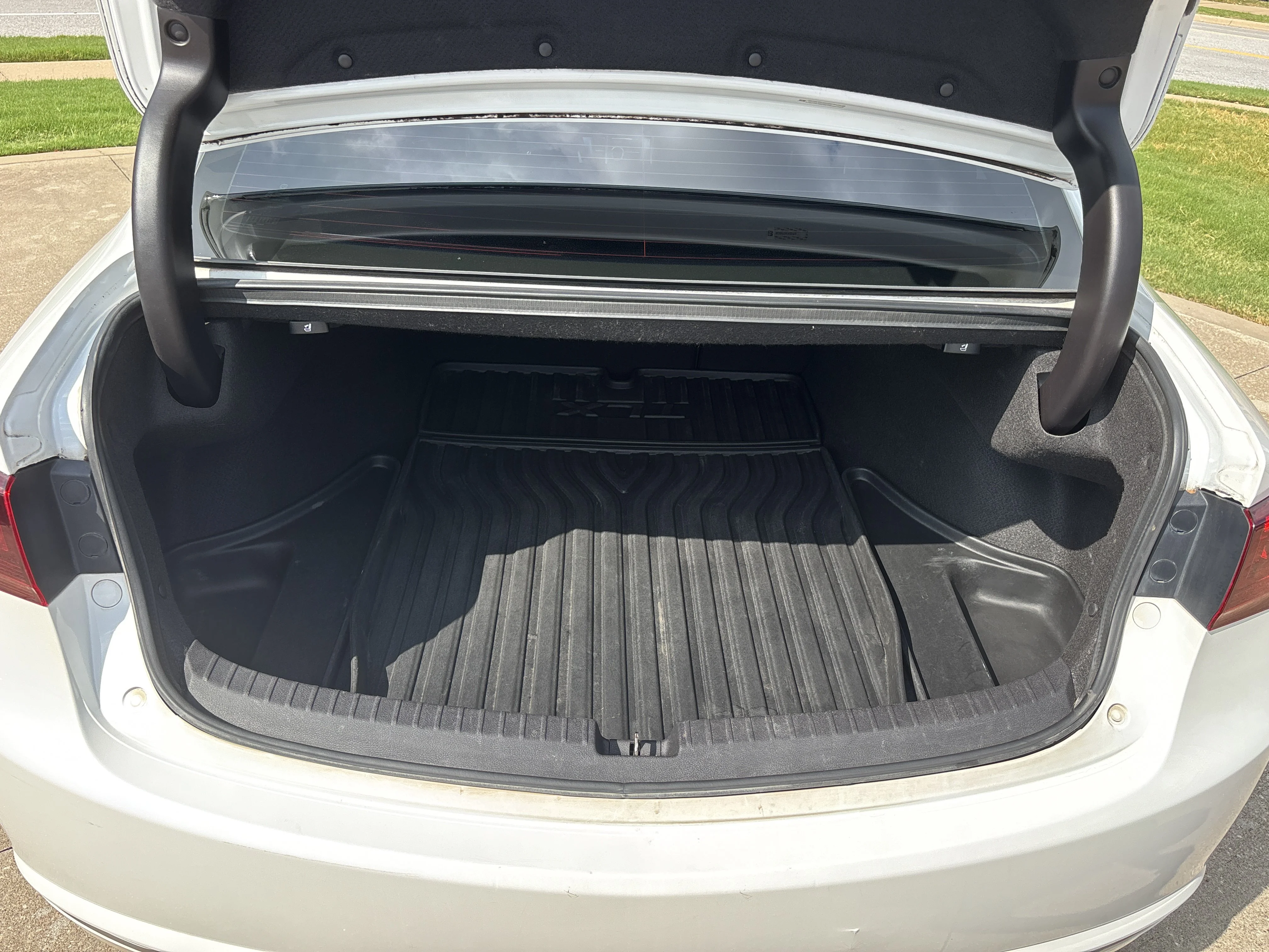 Used 2015 White Acura Base image 6