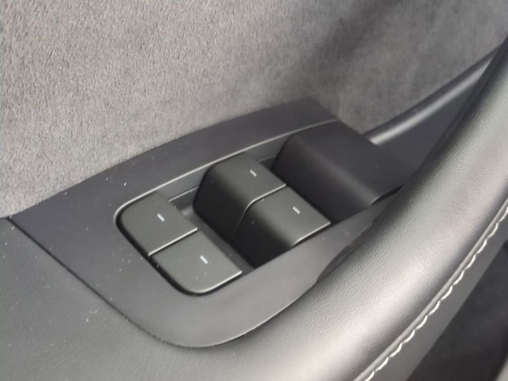 2023 Tesla Model Y Long Range - Photo 30