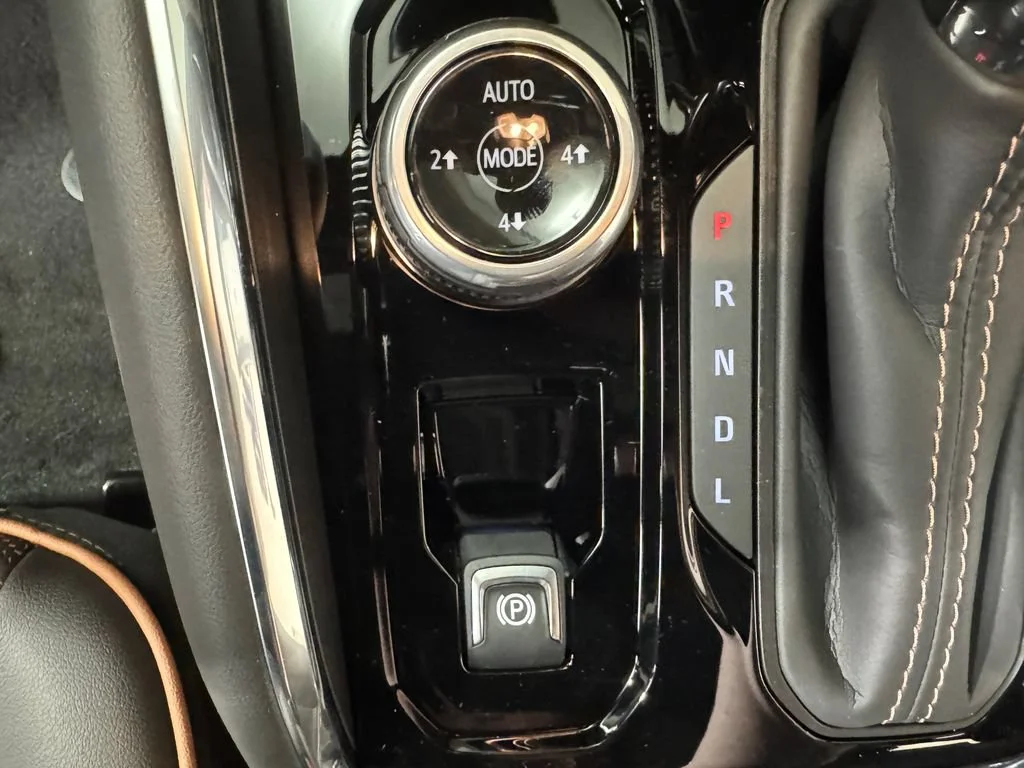 New 2026 Summit White GMC AT4 image 14