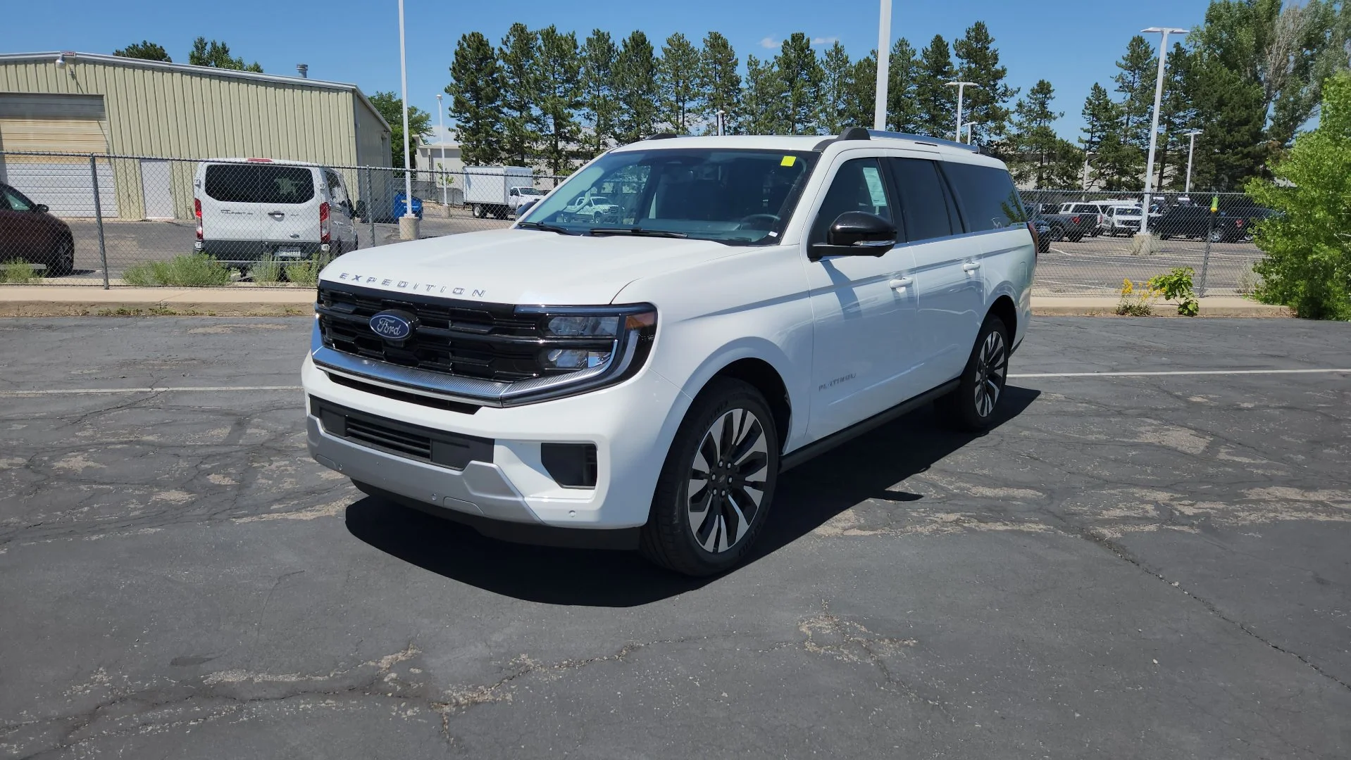New 2026 Star White Metallic Tri-Coat Ford Platinum image 2