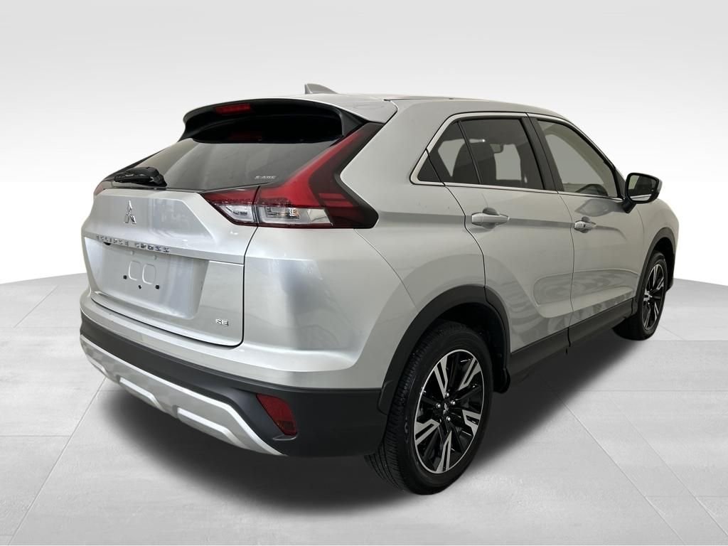 Used 2025 Silver Mitsubishi SE image 5
