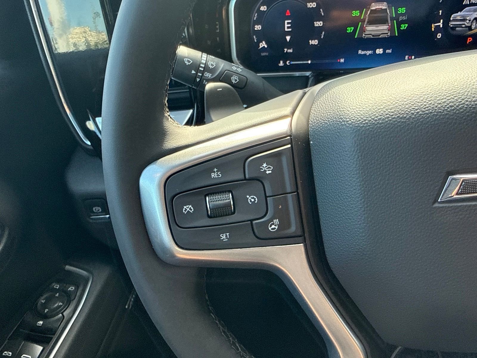 New 2026 Summit White Chevrolet RST with 22inch Black Wheels - Convenience II - Safety - Sunroof - Leather - Dark Essentials - Protection *In Stock* image 32