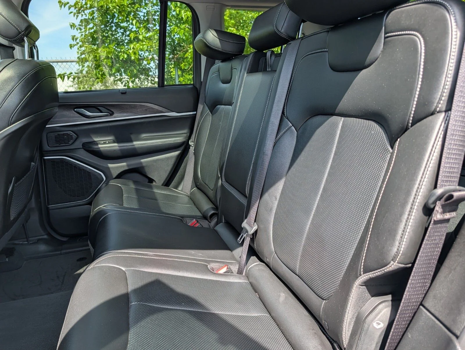 Used 2022 White Jeep 4xe image 23