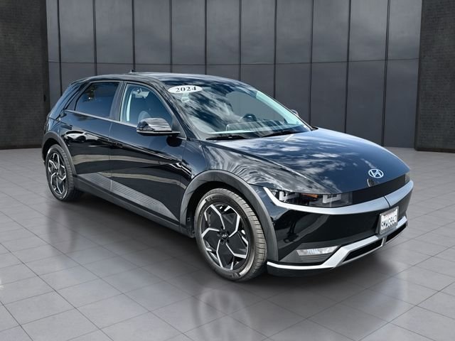 Used 2024 Black Hyundai SE image 1