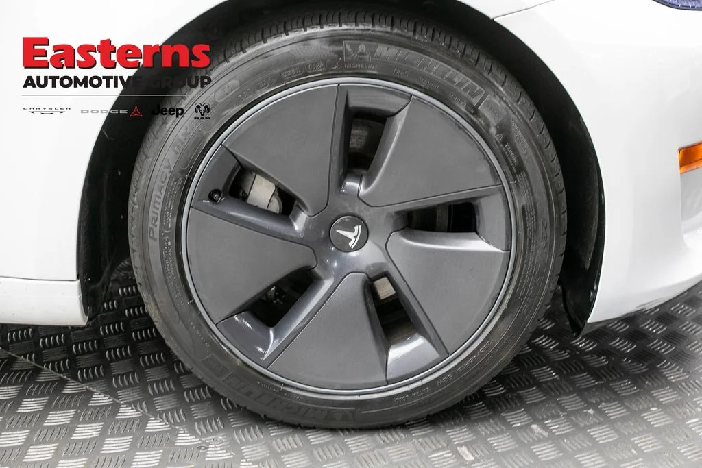 Used 2023 White Tesla Base image 27