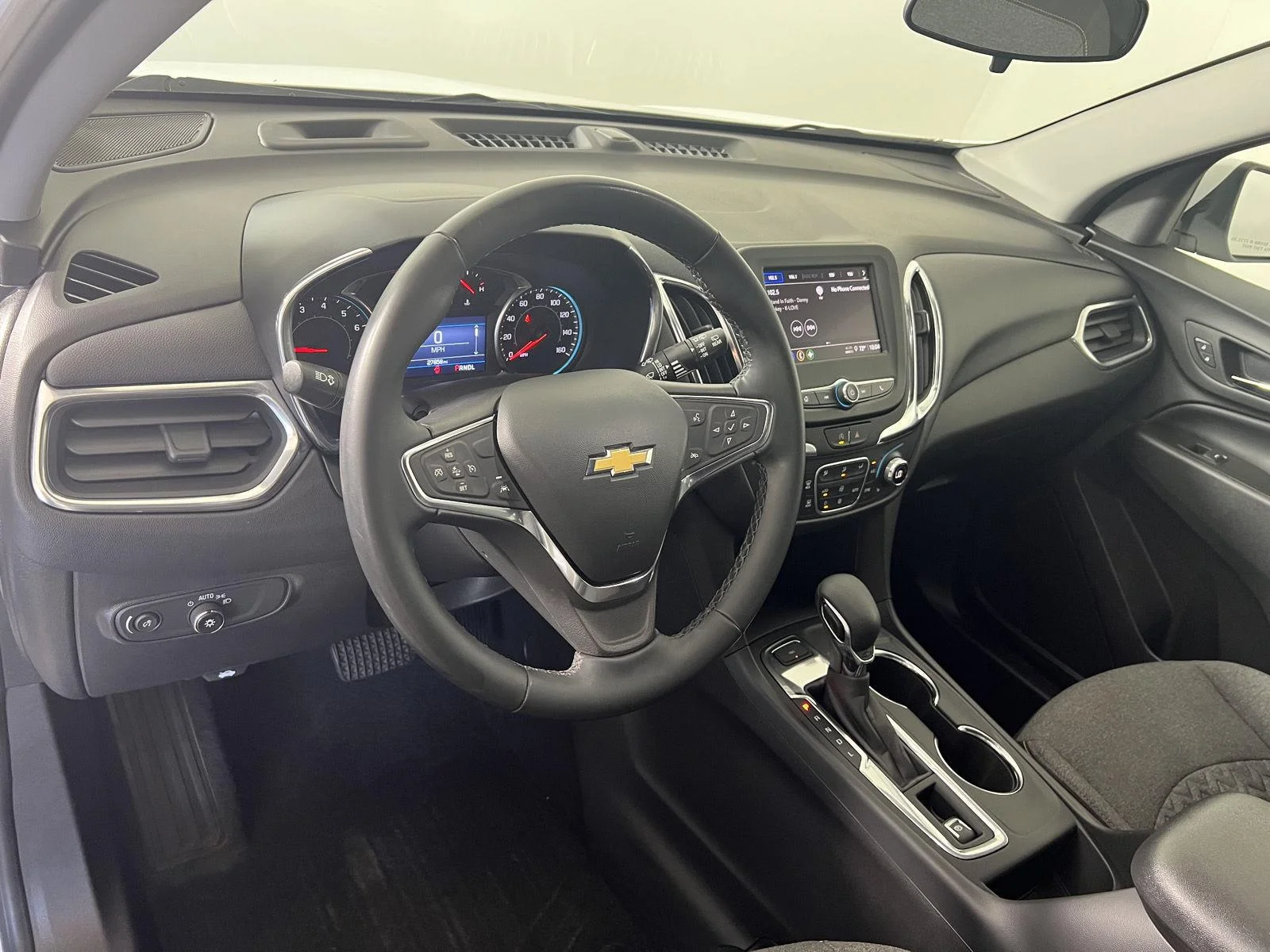 Used 2024 Summit White Chevrolet LT image 4