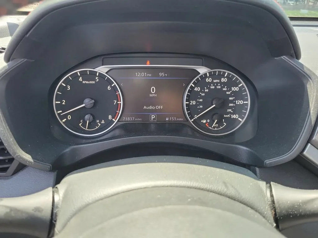 Used 2023 Red Nissan SR FWD image 11