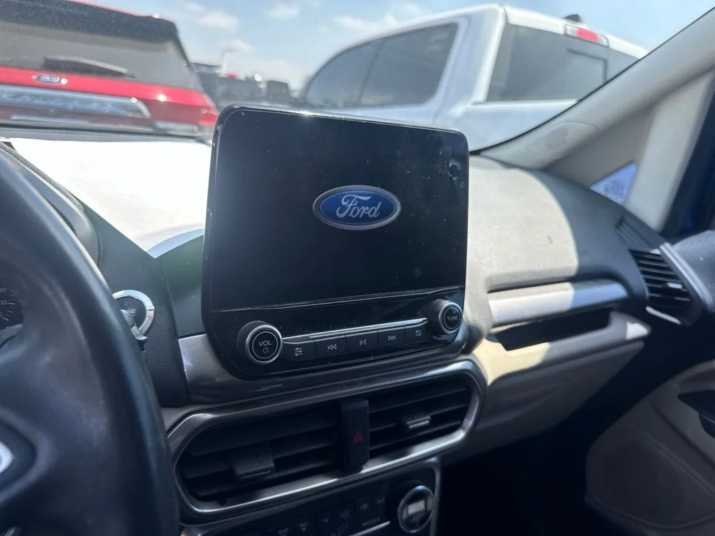 Used 2020 Blue Ford SE image 10