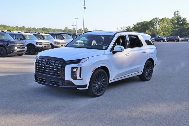 Used 2025 White Hyundai Calligraphy Night Edition image 3
